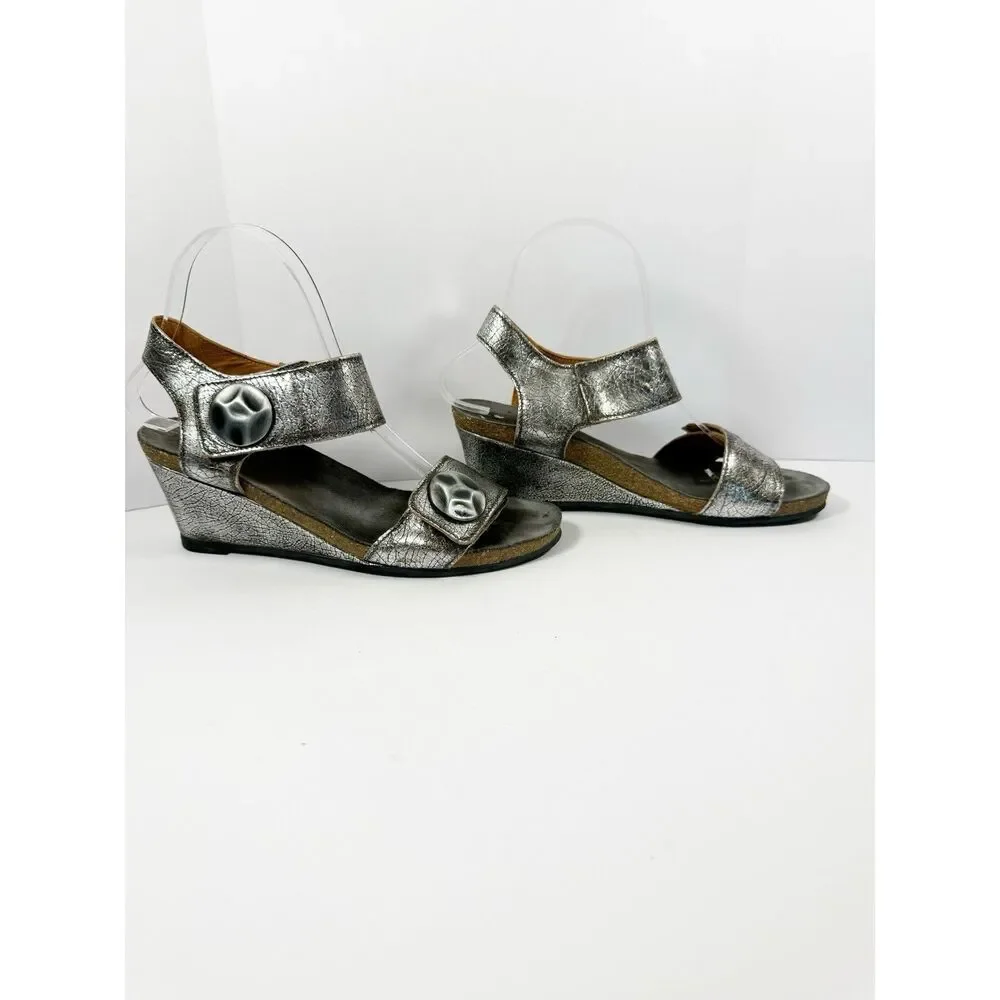 Taos Carousel Sandals 38 /7.5 Silver Crackle Leather Wedge Ankle Strap Medallion